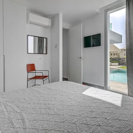 Willa Izabele Orange