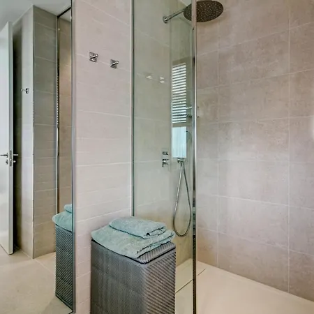 Willa Izabele Orange *